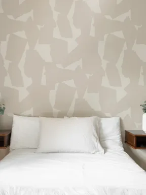 Papier Peint Beige et Blanc à Motifs de Formes Abstraites