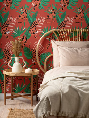 Papel de parede com padrão repetido de folhas tropicais de tigre selvagem e gato grande