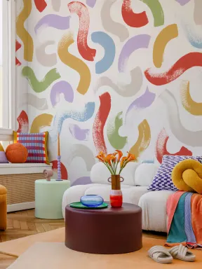 Papier peint panoramique, peint à la main, dans des tons multicolores.