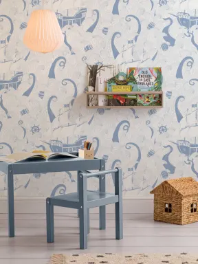Mural Papel Pintado Infantil Blanco y Azul con Motivos de Barco Pirata