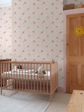 Papier peint panoramique de chambre d’enfant avec animaux de la ferme multicolores et atmosphère ludique
