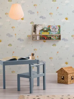 Vaaleansininen käsin piirretty aurinko, pilvet & sateenkaari tulostaa tapettin
