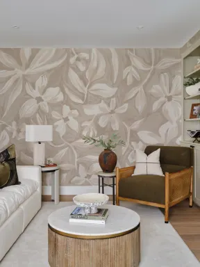 Papier peint panoramique floral beige élégant pour des intérieurs sereins