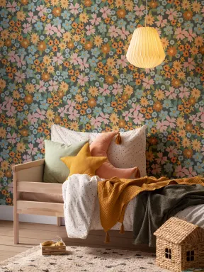 Papier peint fleuri multicolore sur fond bleu marine