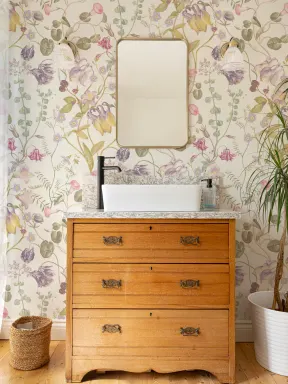 Evelina Papier peint floral rose avec motif botanique vintage dessiné à la main