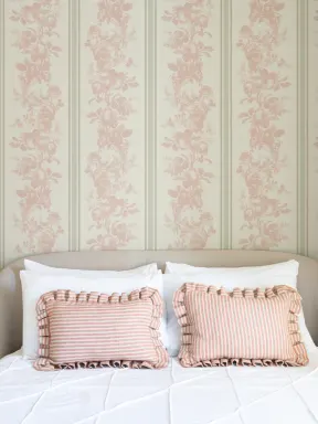 Mural com padrão floral vintage em rosa rosado para uma elegância acolhedora