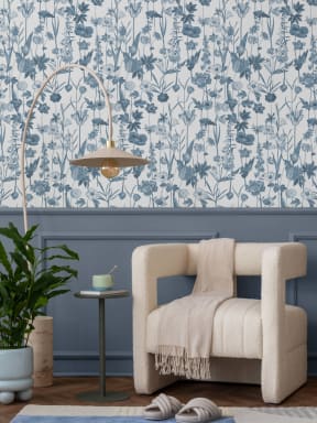 Papier peint illustré de fleurs sauvages bleu et blanc