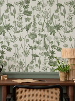 Hvit illustrert tapet med ville blomster