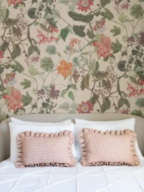 Papier peint panoramique floral élégant en crème
