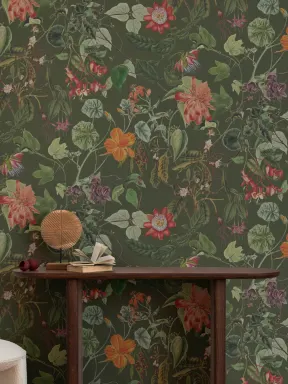 Dramatisk botanisk fototapet med blomster i skovgrønt