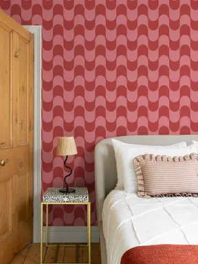 Pink & Red Retro Wavy Striped Wallpaper