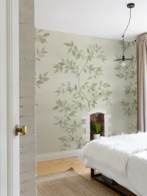 Mural de parede botânico com padrão de folhas verdes suaves