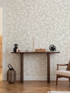 Papier peint panoramique à motif de feuilles de chêne beige pour des espaces paisibles