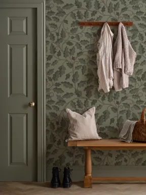 Green Oak Leaf Pattern Nature Mural For Botanical Charm