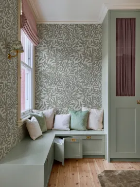 Green Classic Botanical Leaf Pattern Wallpaper Mural
