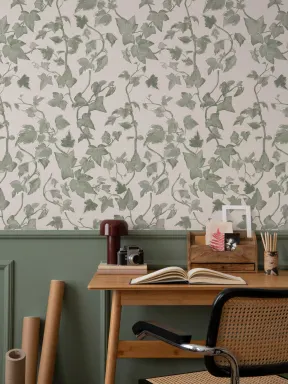 White Heritage Ivy Wallpaper