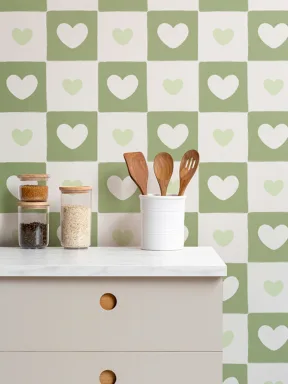 Papier peint cœurs sur carreaux verts