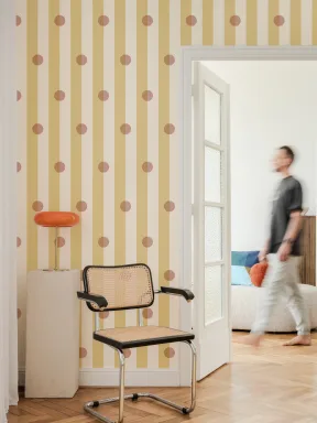 Murale contemporane cu buline și dungi galbene