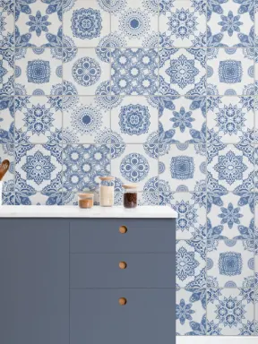 Papier Peint Panoramique Imitation d’Azulejos en Bleu et Blanc