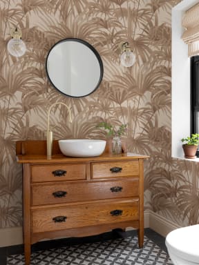 Papier peint botanique Bower Brown Vintage Palm dans des tons chauds et terreux
