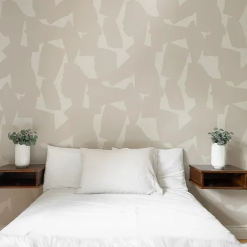 Abstrakte Mustertapete mit grafischem Druck in Beige