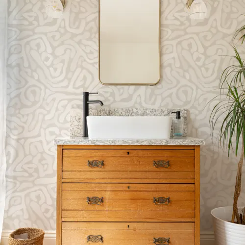 Handgeschilderd organisch doolhofbehang in beige