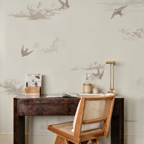 Carta da parati con motivo cielo a rondini beige