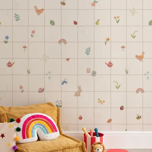 Carta da parati giocosa multicolore per bambini con fascino classico