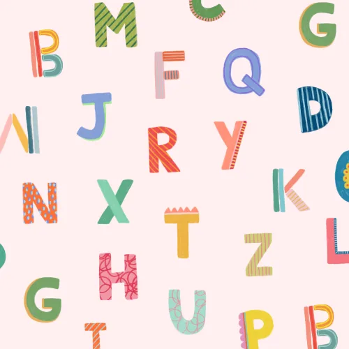 Carta da parati rosa colorata per bambini con alfabeto