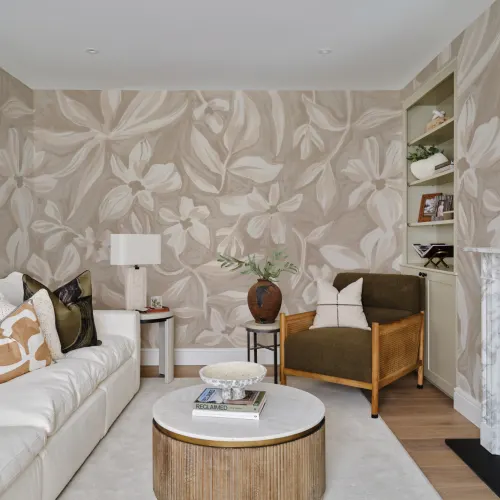 Papier peint panoramique floral beige élégant pour des intérieurs sereins