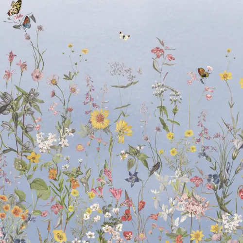 Carta da parati blu con fiori selvatici e farfalle