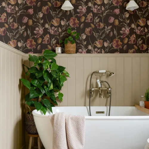 Elegância floral vintage escura para paredes de destaque