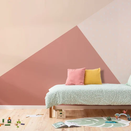 Kremowa, różowa i czerwona pastelowa geometryczna fototapeta w trójkąty