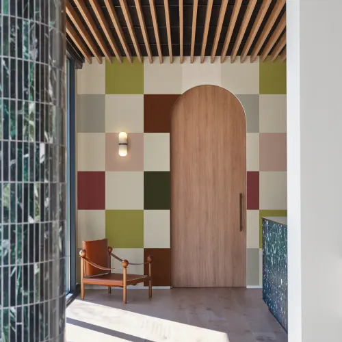 Veelkleurige retro geometrische geruite moderne muurschildering