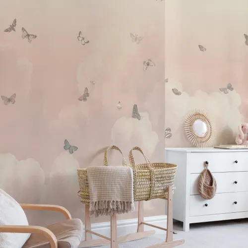 Carta da parati per bambini Dreamscape con farfalle rosa e nuvole