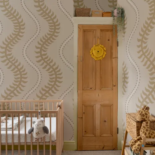 Design murale cu model de val galben pentru spații contemporane