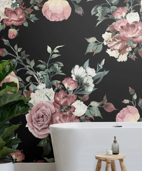6 carte da parati scure per creare un bagno di tendenza